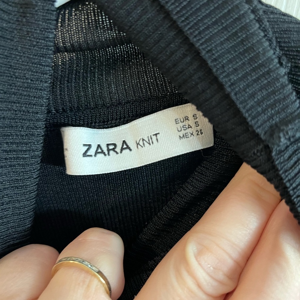 Zara | Black Cropped Knit Turtle Neck with gold edging size S - Picture 2 of 4